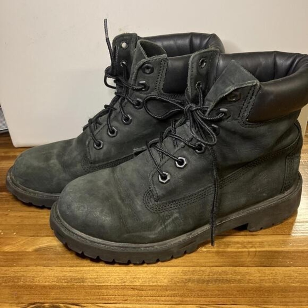 Youth TIMBERLAND black Suede Boots Size 4
